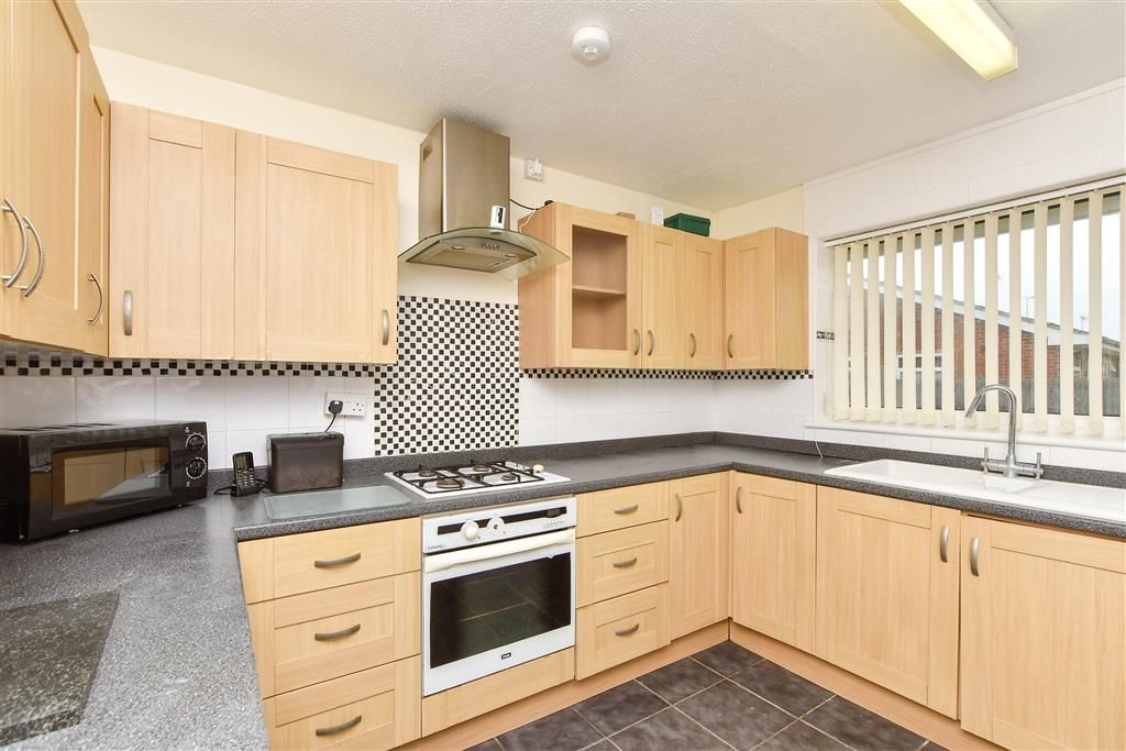 Property photo 2 of 11 Kitchen