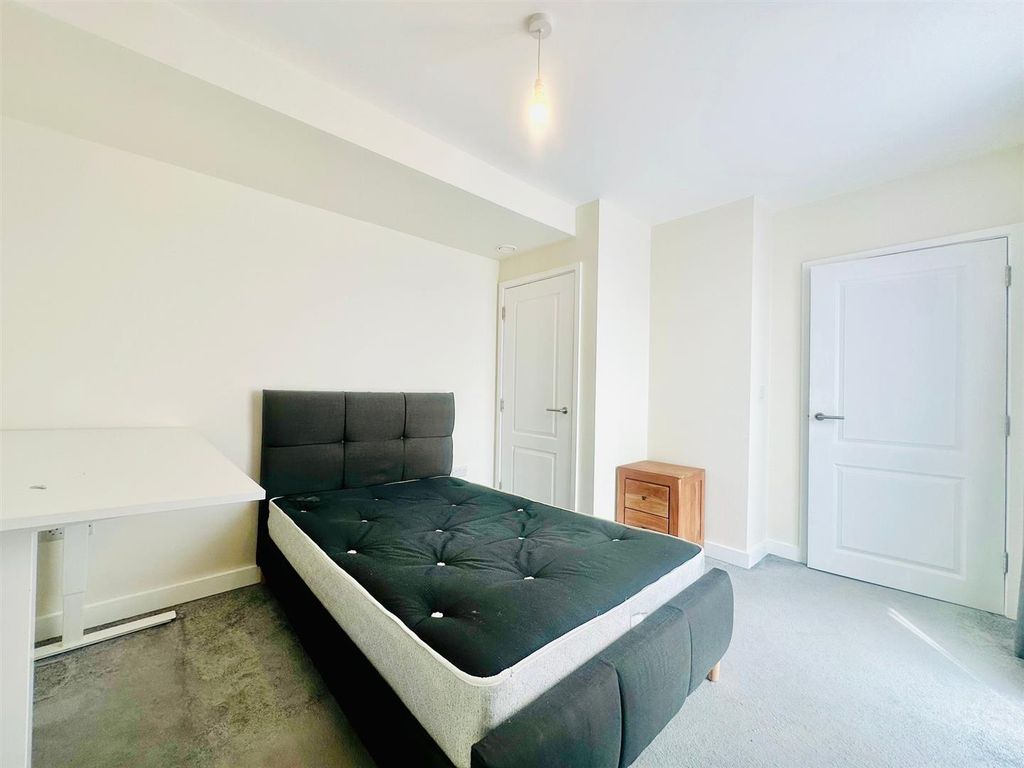 Property photo 2 of 12 Bedroom