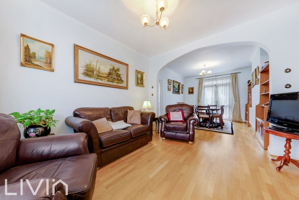 Property photo 2 of 15 Canmore Gardens, 35-16