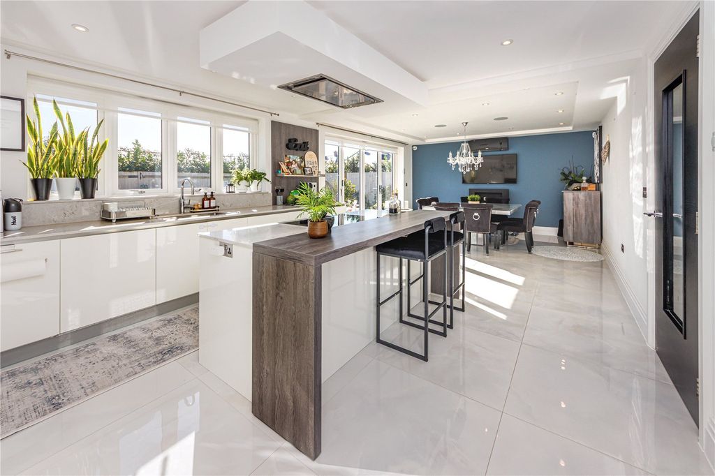 Property photo 3 of 36 Picture No. 05