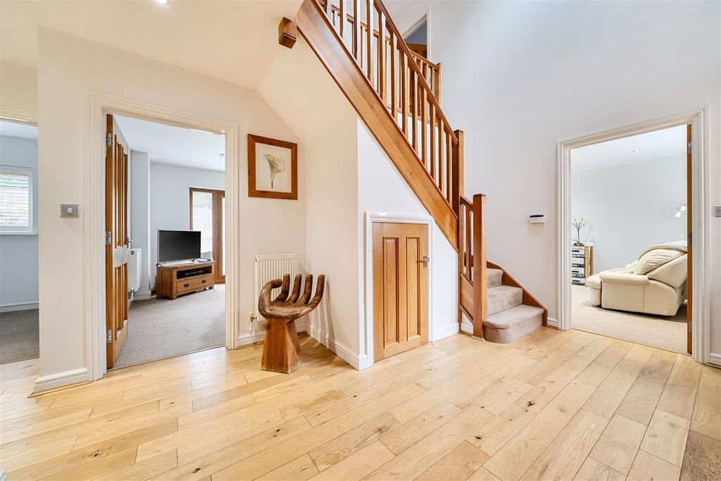 Property photo 2 of 27 1370983-9-68Ff6A8167cc2.Jpg