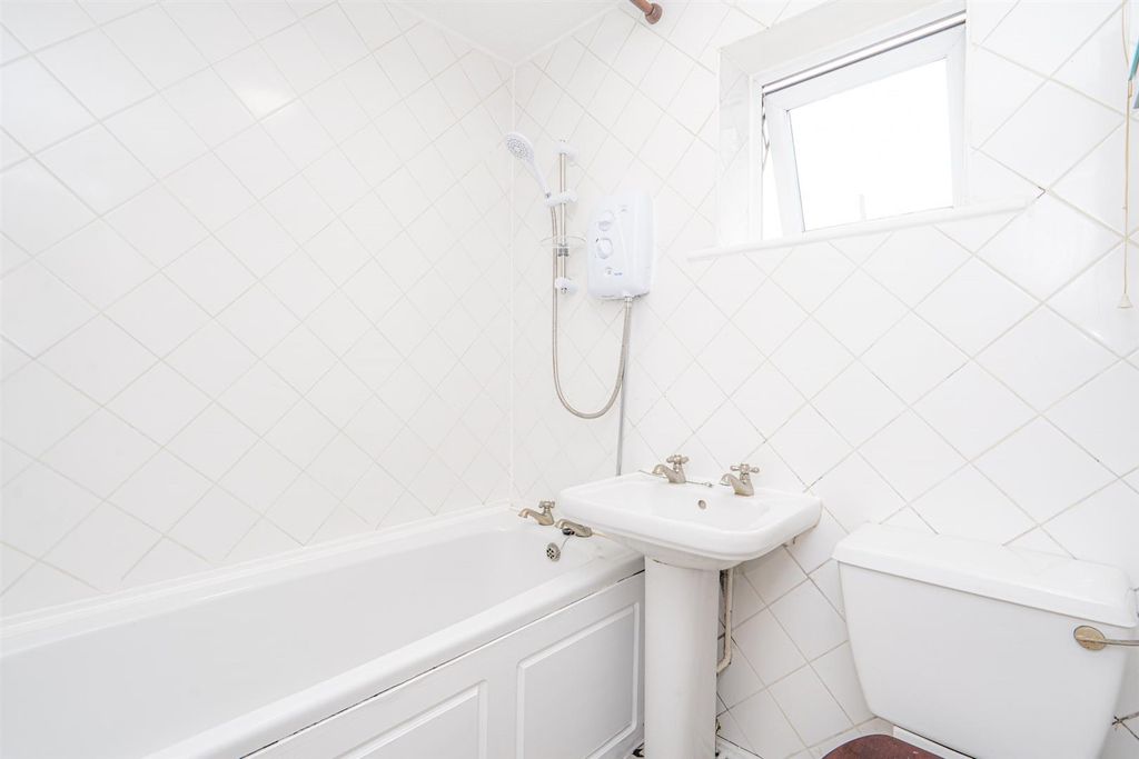 Property photo 2 of 9 Family Bathroom