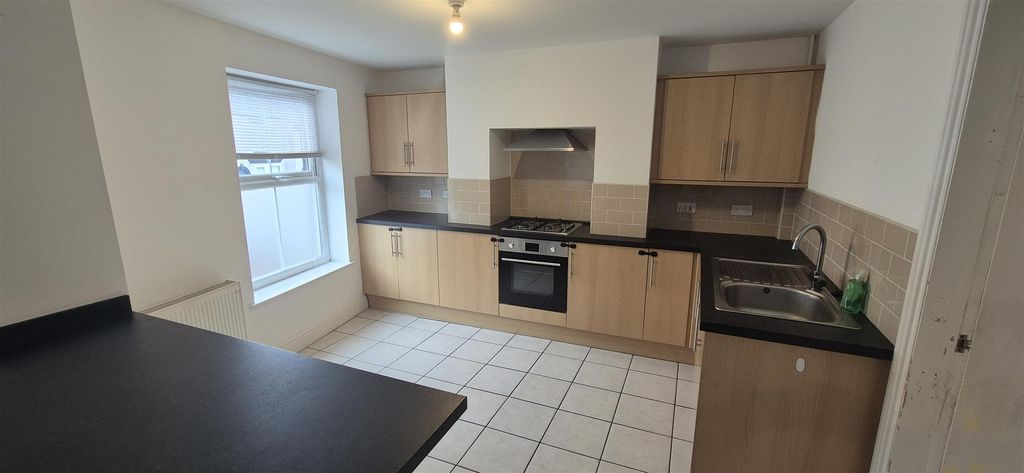 Property photo 1 of 9 Kitchen