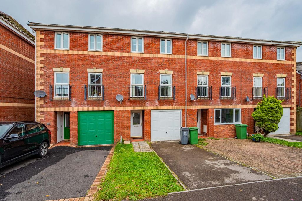 Property photo 1 of 19 Heol Dewi Sant 27-1.Jpg