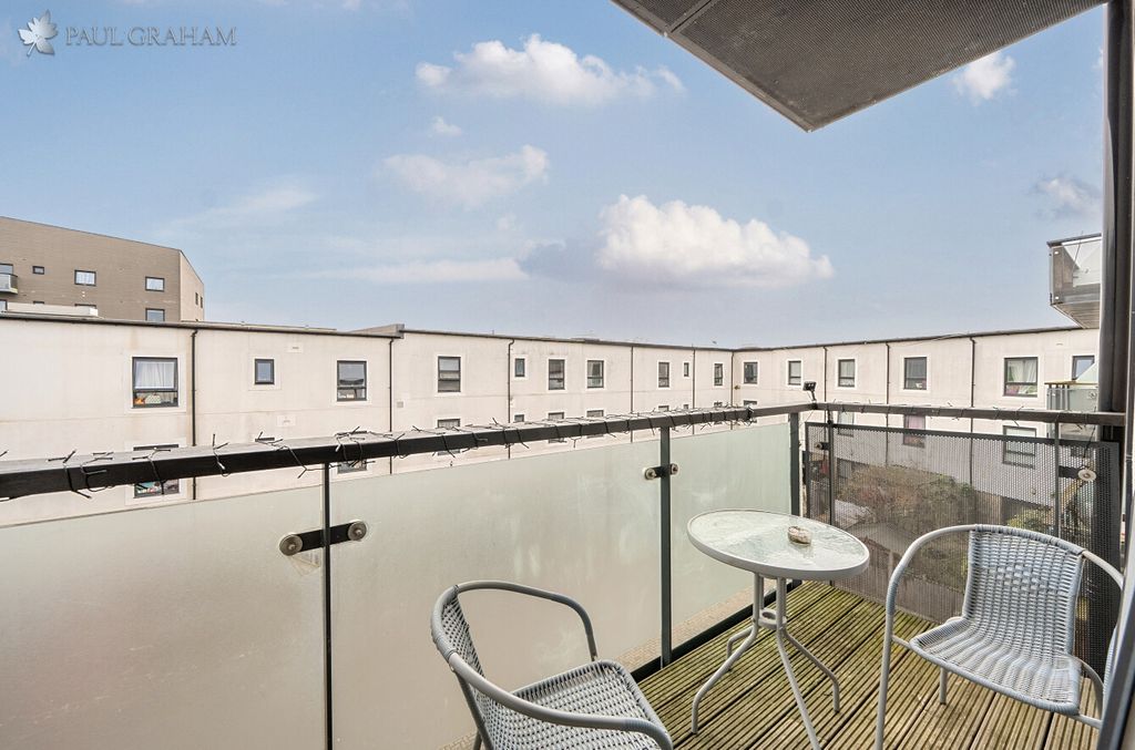 Property photo 3 of 16 02E3A207-E5E5-4A13-A5B9-F3E08Bc36787