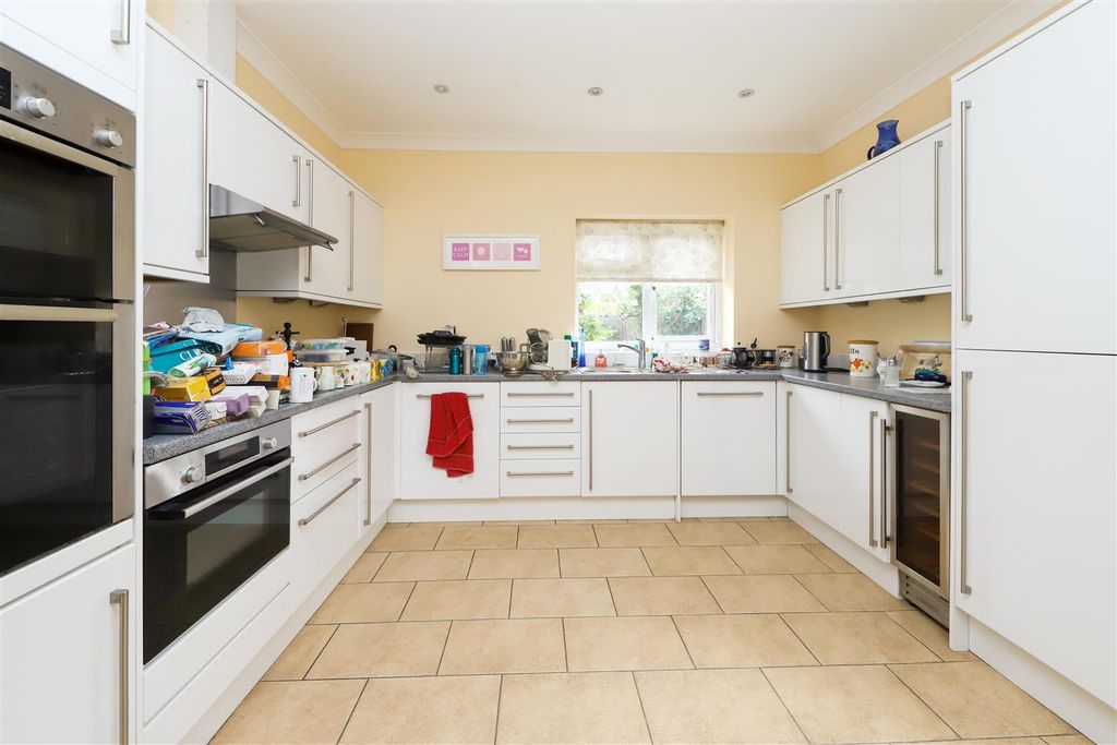 Property photo 2 of 14 Woodside Road