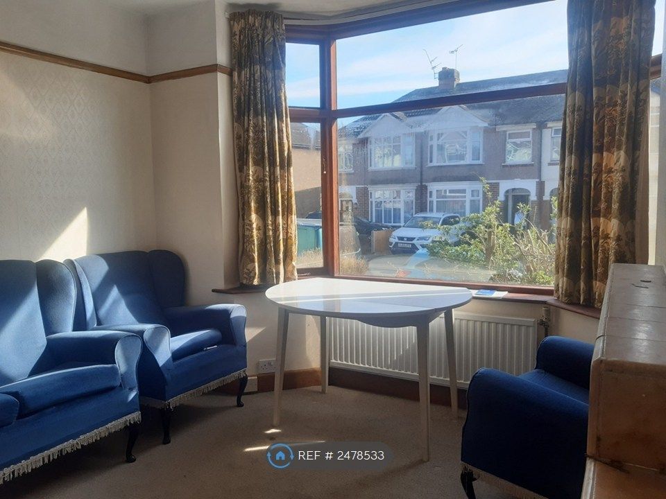 Property photo 3 of 17 Front Room