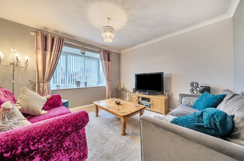 Property photo 3 of 22 1408341-13-6984B1Beb4381