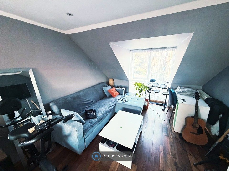 Property photo 2 of 5 Living Room