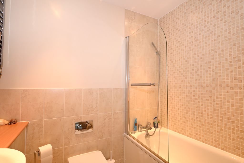 Property photo 1 of 13 Bathroom