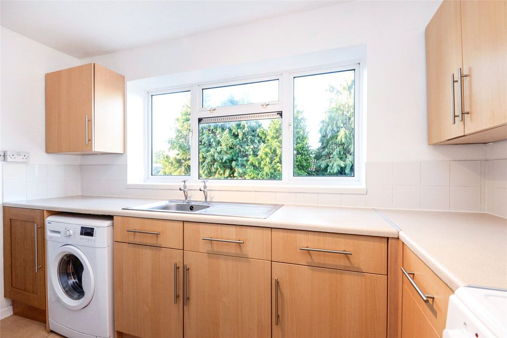 Property photo 3 of 7 Kitchen