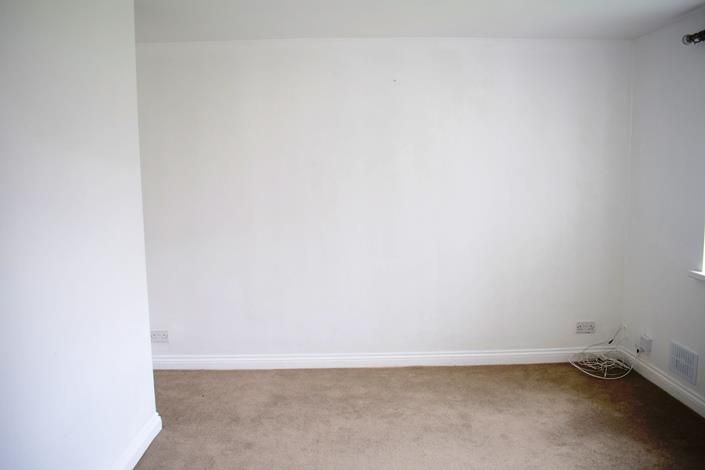 Property photo 2 of 9 54 Glasgow Road Lounge1.Jpg