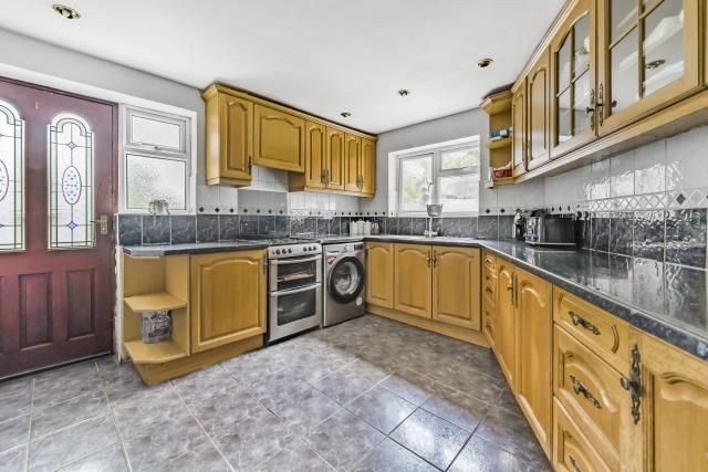 Property photo 3 of 12 Kitchen