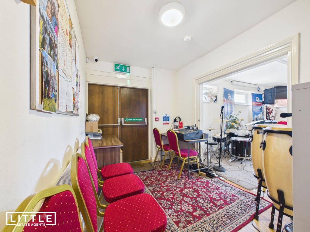 Property photo 3 of 17 Photo 9