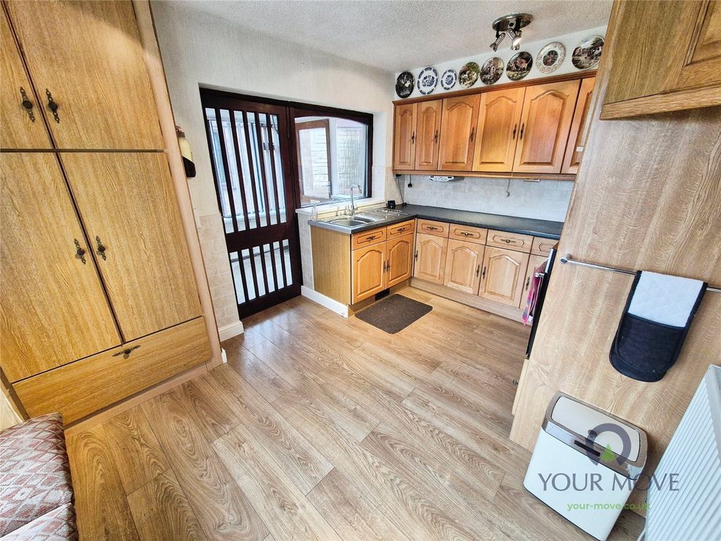 Property photo 2 of 14 Kitchen