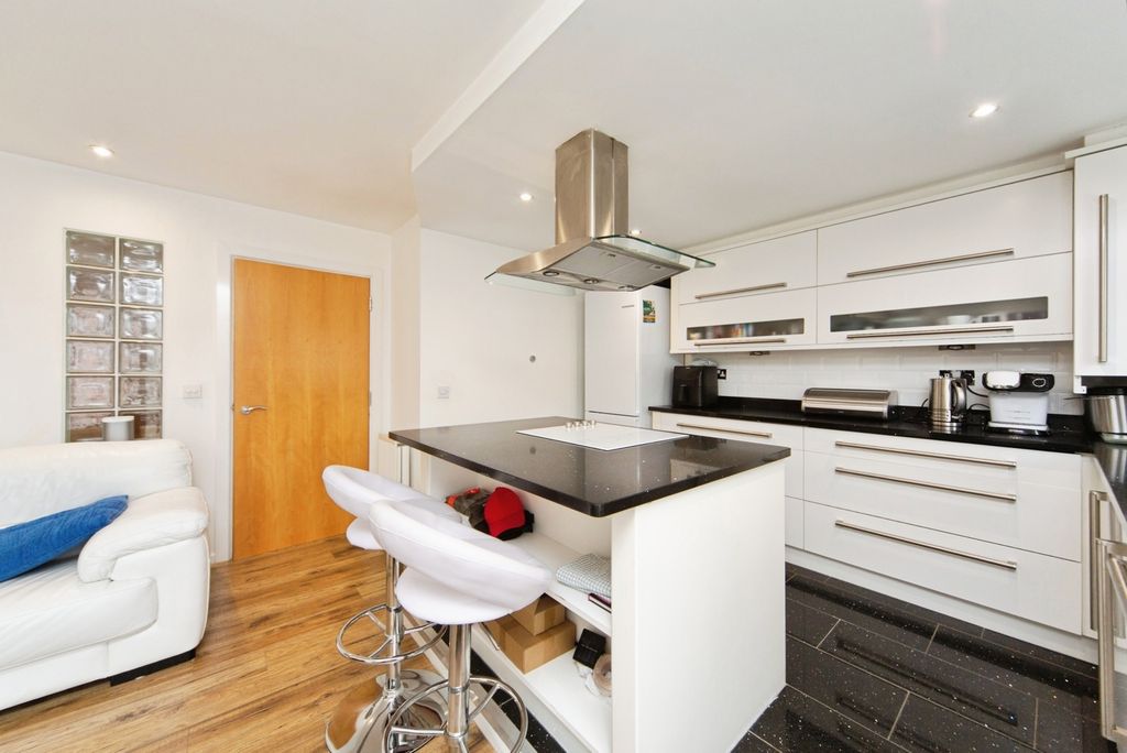 Property photo 3 of 22 Pbox-Img.Jpg