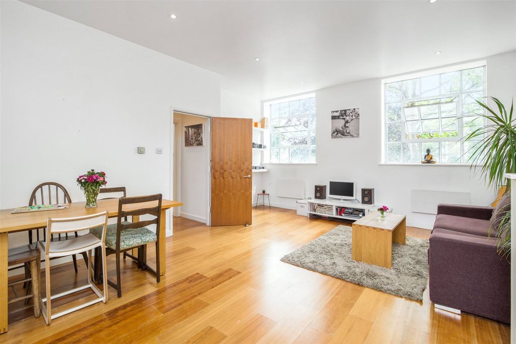 Property photo 2 of 4 Living Room