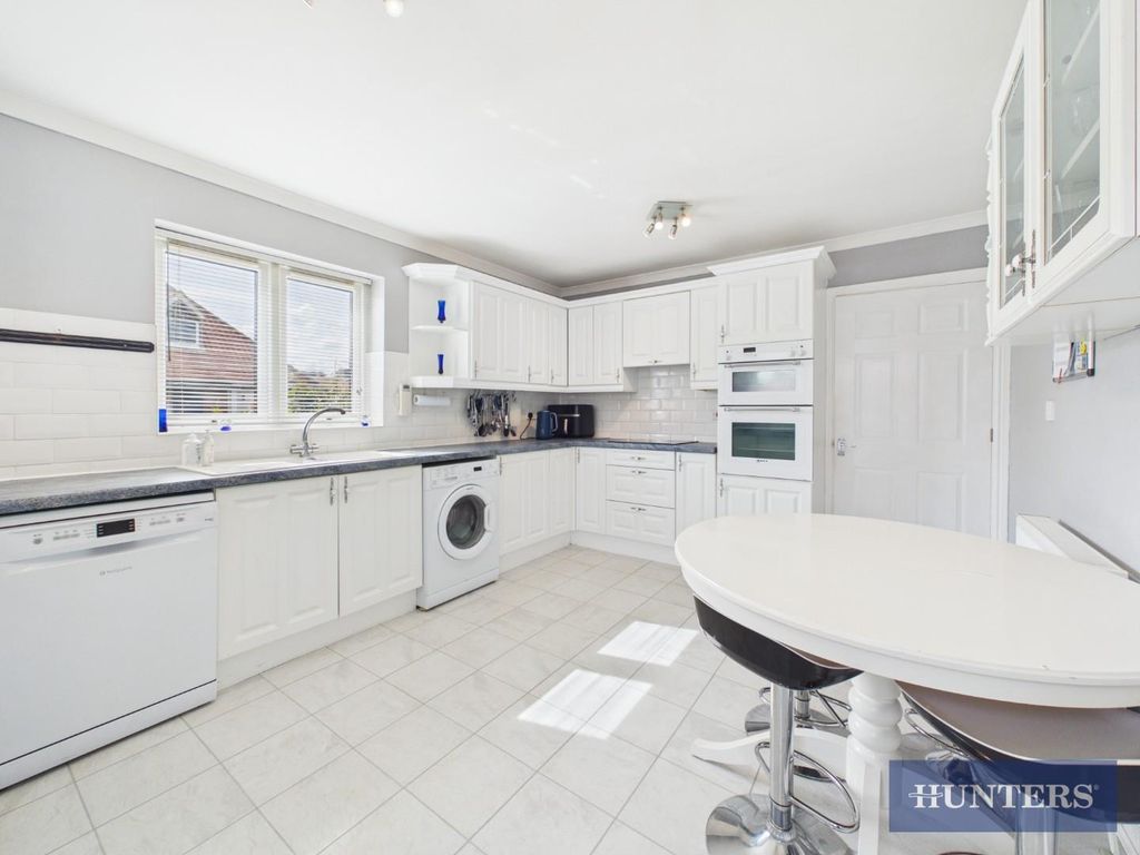 Property photo 2 of 17 Kitchen