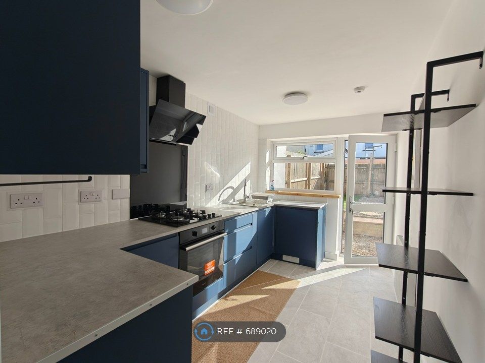 Property photo 2 of 25 Kitchen