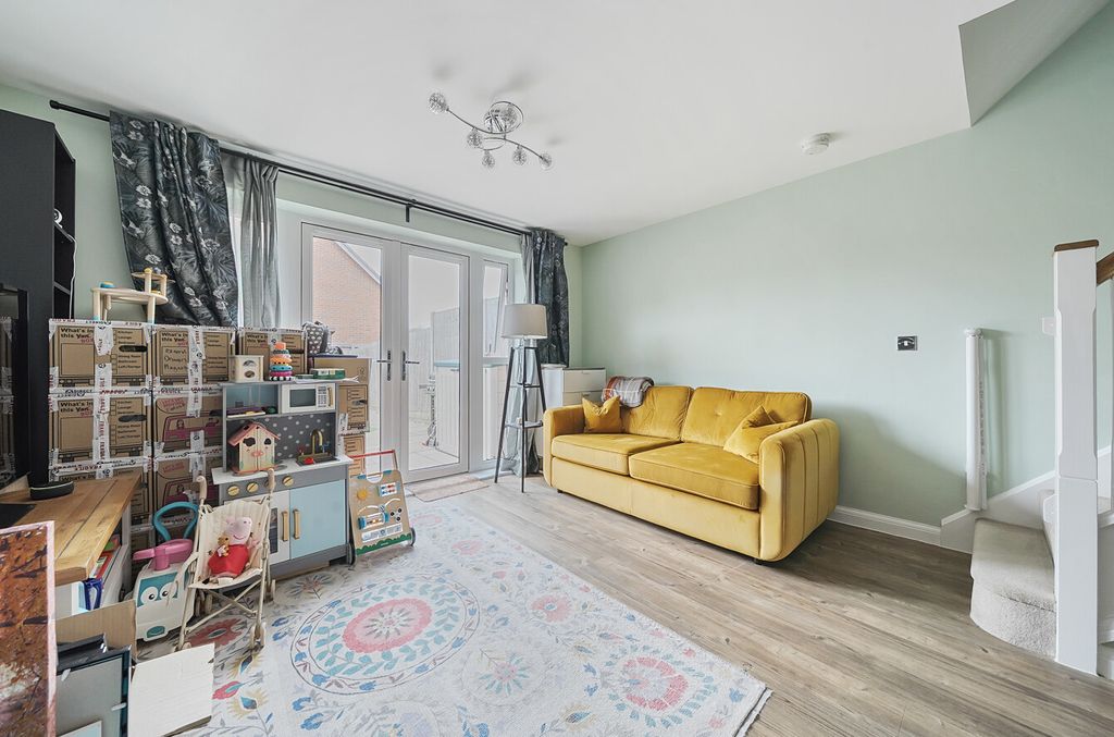 Property photo 3 of 11 1340553-9-689c83B...