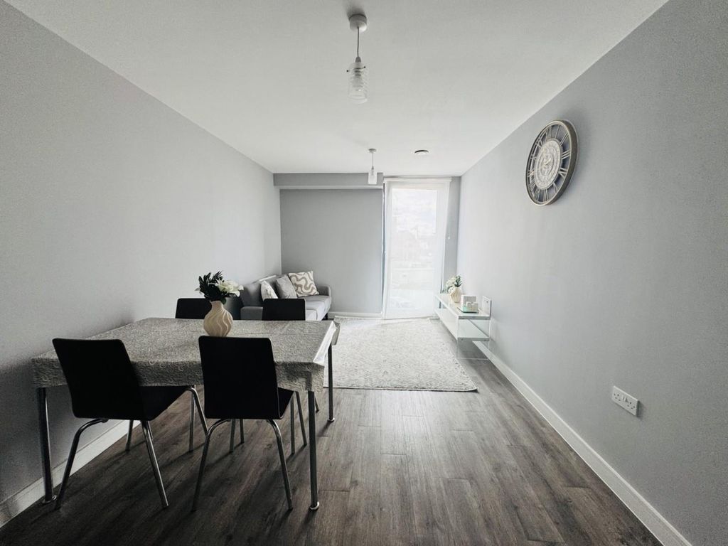 Property photo 2 of 8 4.Jpg