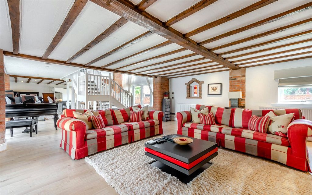 Property photo 3 of 18 Sitting Room