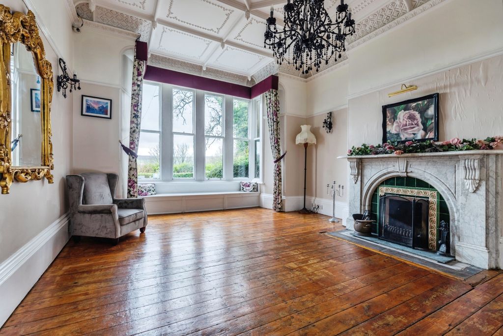 Property photo 3 of 32 Living Room