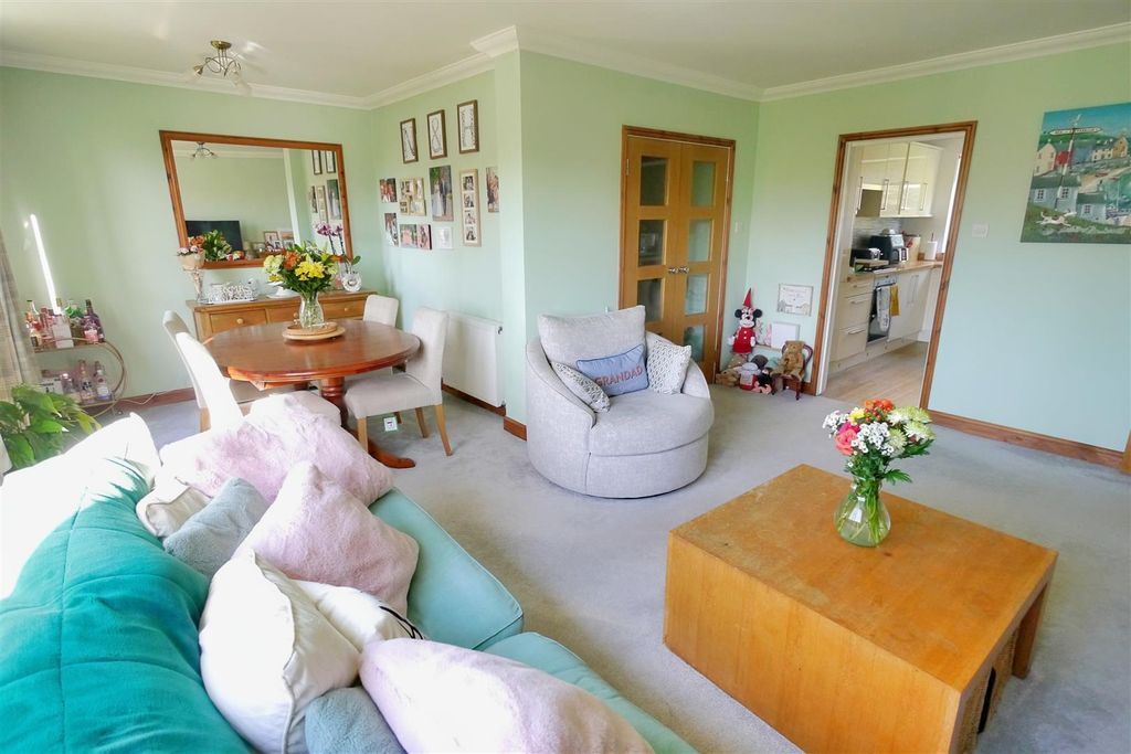 Property photo 2 of 12 Lounge/Diner