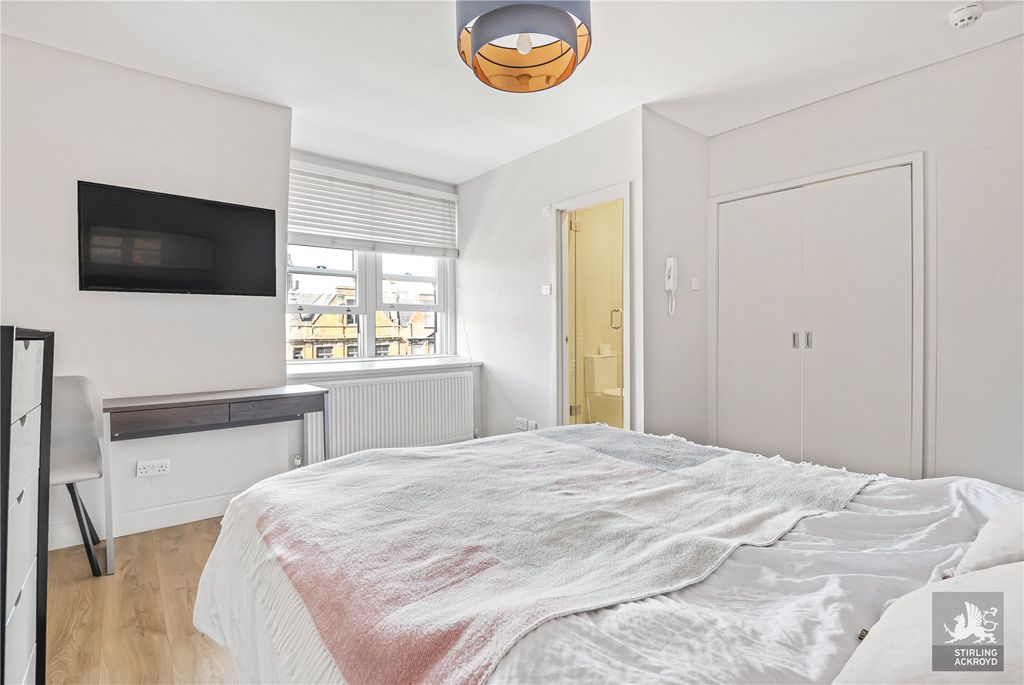 Property photo 3 of 11 Studio