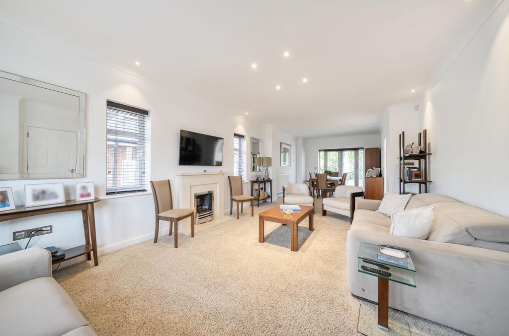 Property photo 2 of 22 Davidson Frost-Wellings, Dfw, Myddleton Close, Sta