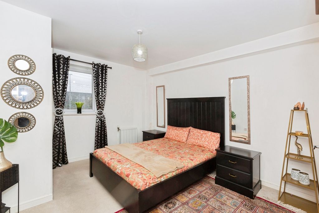 Property photo 2 of 17 Photo