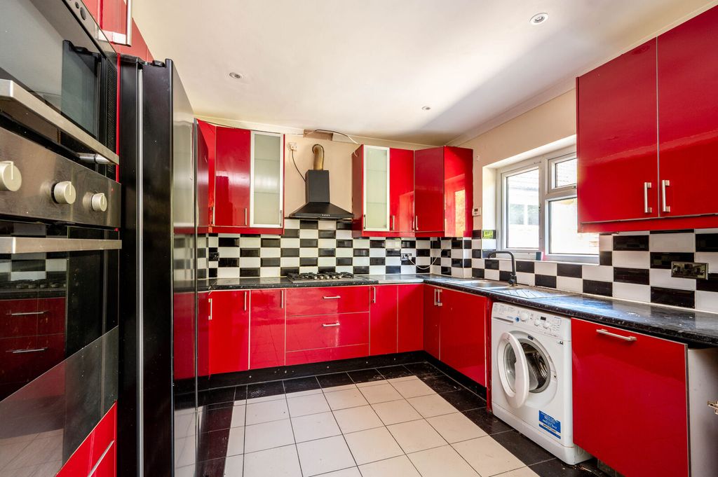 Property photo 2 of 9