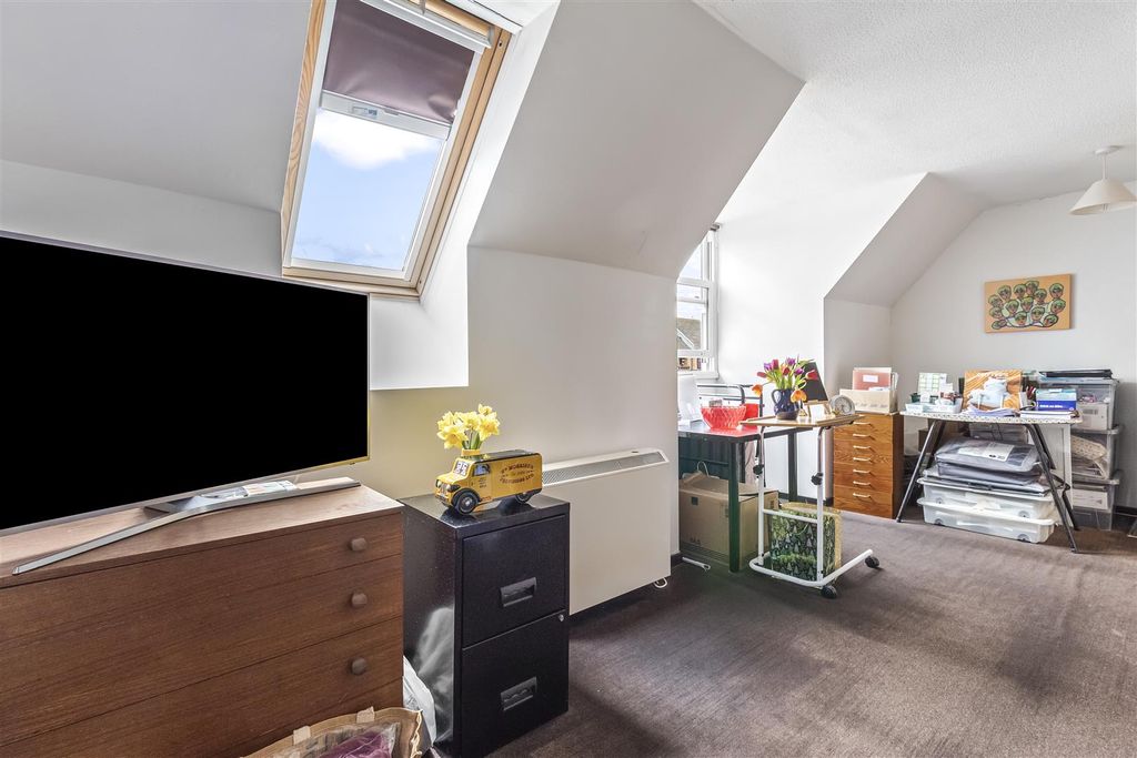 Property photo 2 of 14 84 Belmaine Court-002.Jpg