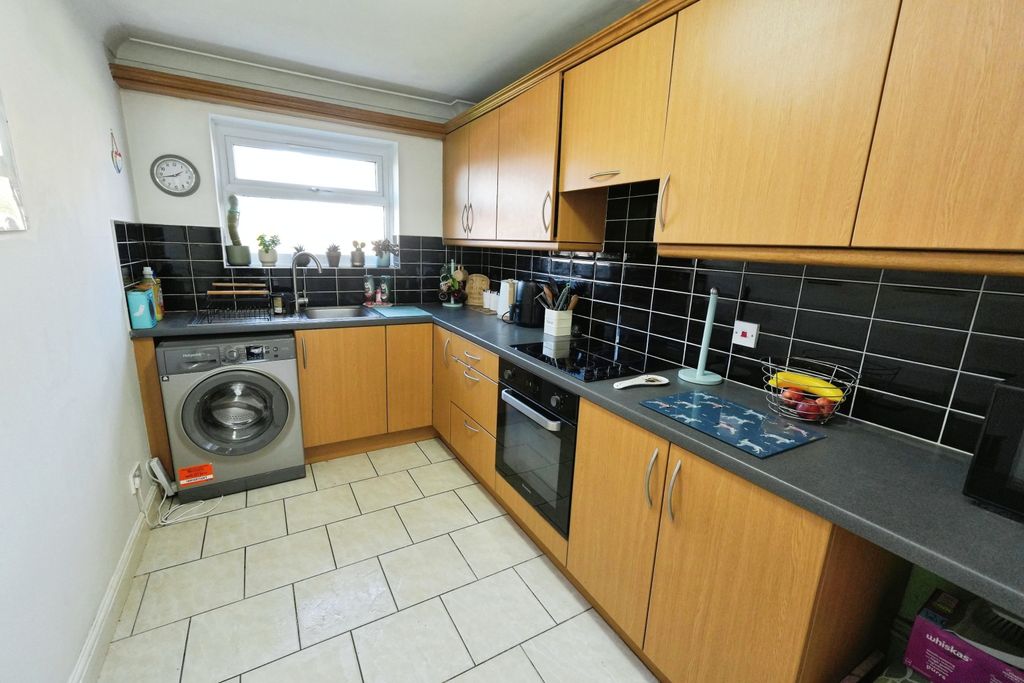 Property photo 3 of 12 Kitchen