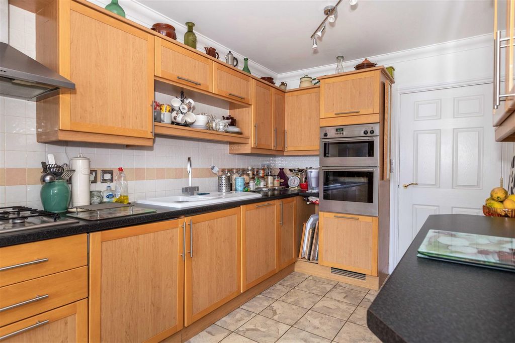 Property photo 3 of 15 Downsview-32.Jpg
