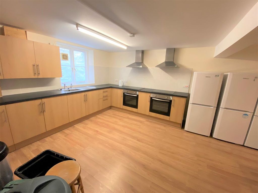 Property photo 3 of 16 Kitchen A.Jpg