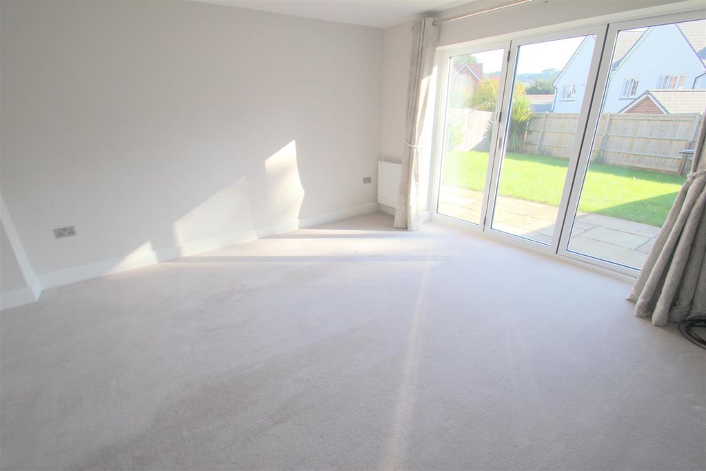 Property photo 2 of 10 Lounge (19).Jpg