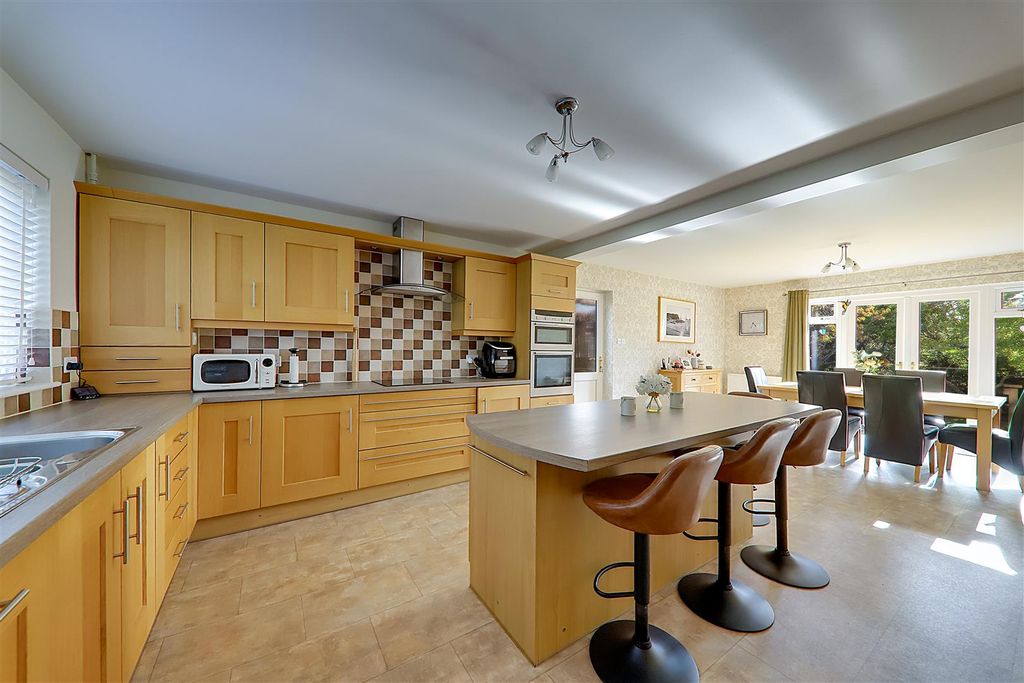 Property photo 2 of 28 Img_4671-Img_4673.Jpg