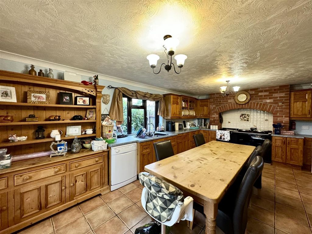 Property photo 3 of 27 Kitchen