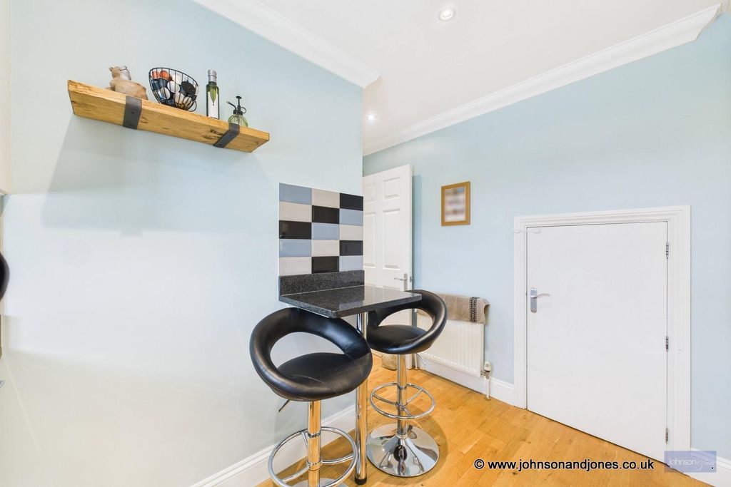 Property photo 3 of 18 3 Kitchen.Jpg