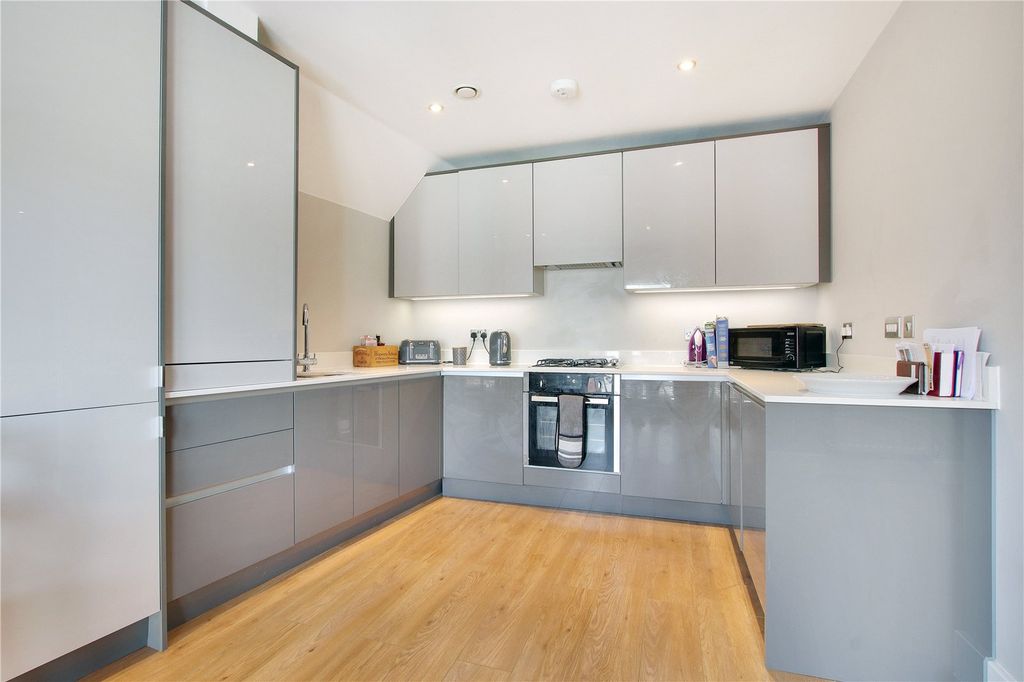 Property photo 2 of 11 Kitchen