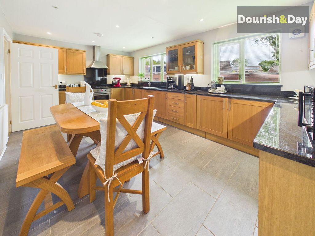 Property photo 3 of 32