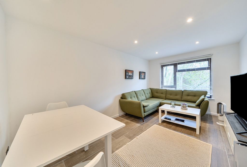 Property photo 3 of 12 Lounge/Diner