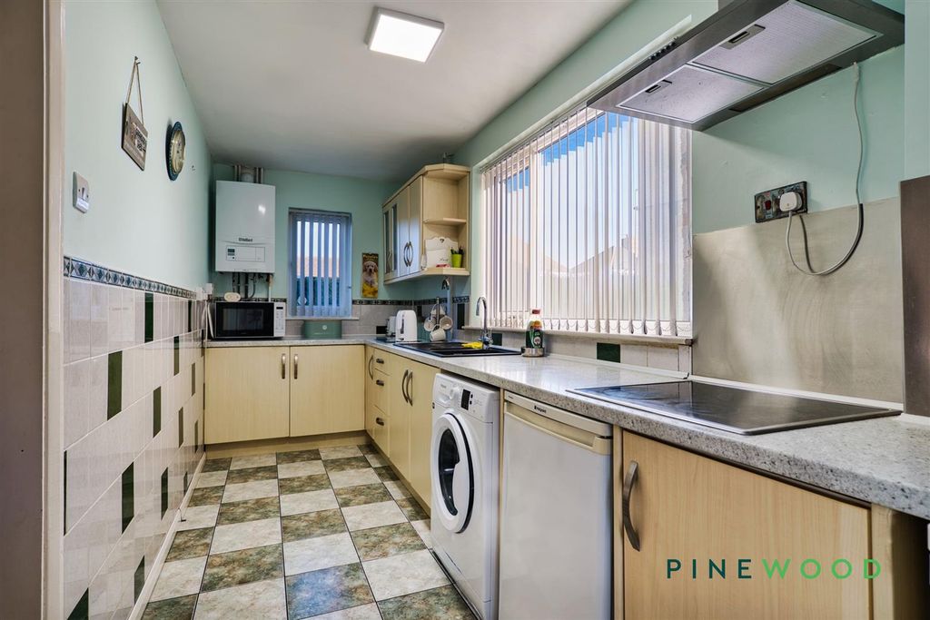 Property photo 3 of 23 Kitchen