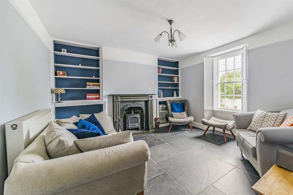 Property photo 3 of 18 Sitting Room