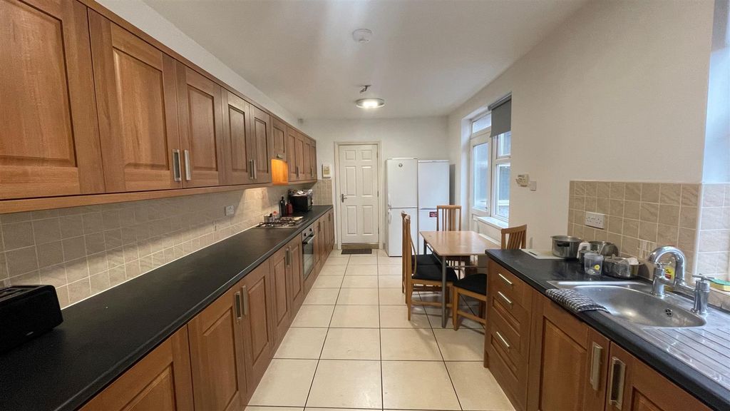 Property photo 1 of 12 41 Heathcote Street Kitchen.Jpg