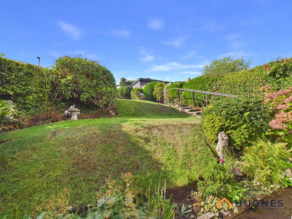 Property photo 2 of 25