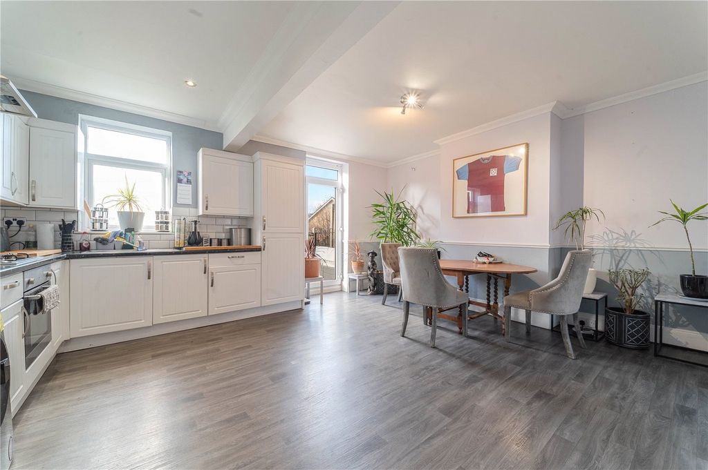 Property photo 3 of 11 Kitchen/Dining Room