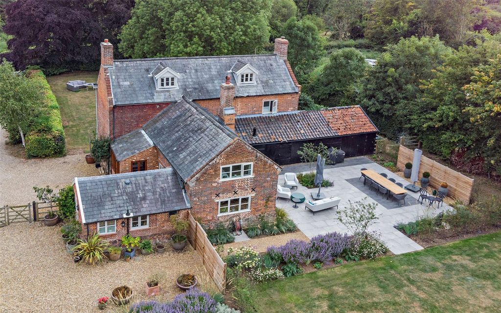 Property photo 3 of 25 Park Farm