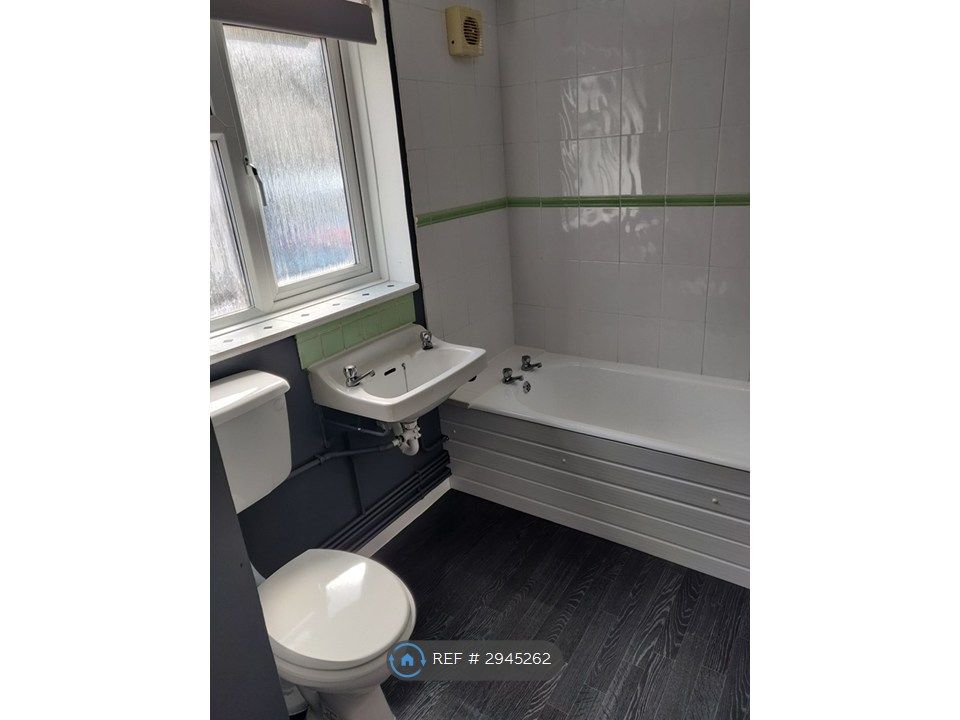 Property photo 2 of 17 Bathroom